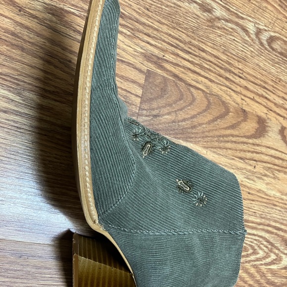 Y2K Sage Green Super Pointed Toe Corduroy Boots with Embroidery - Picture 4 of 6